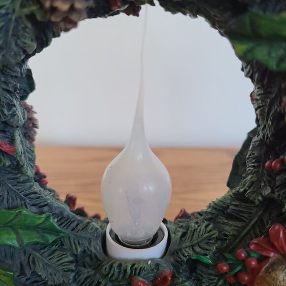 Vintage Holiday Wreath Tabletop Mantle Entryway Light - Festive Christmas Decor - Picture 5 of 10